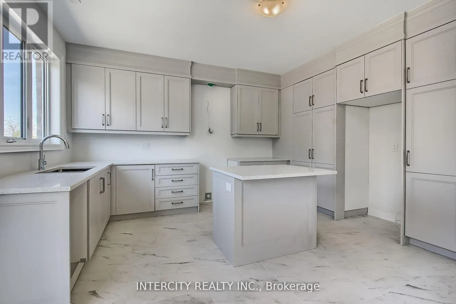 331 SEAVIEW HEIGHTS