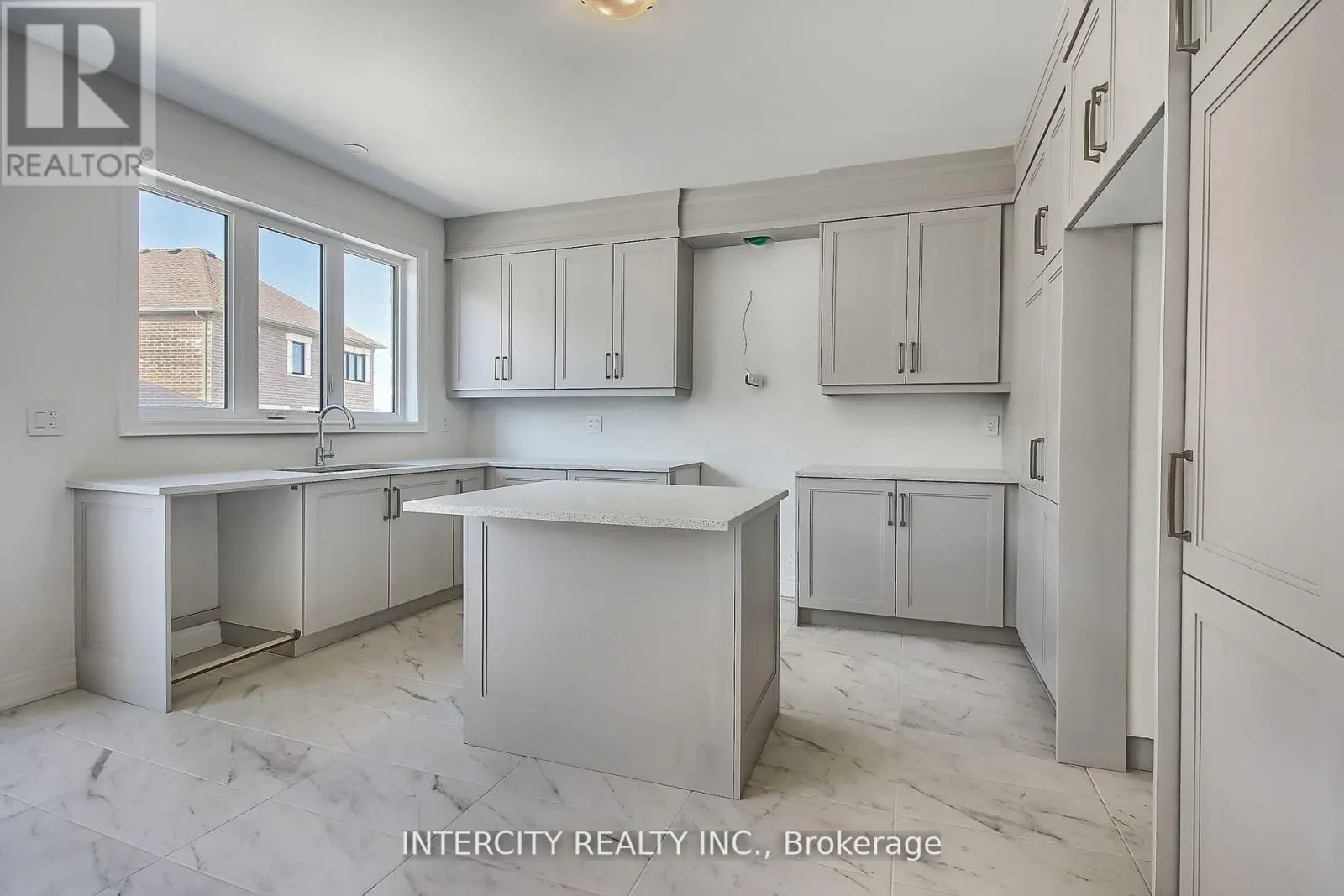 331 SEAVIEW HEIGHTS