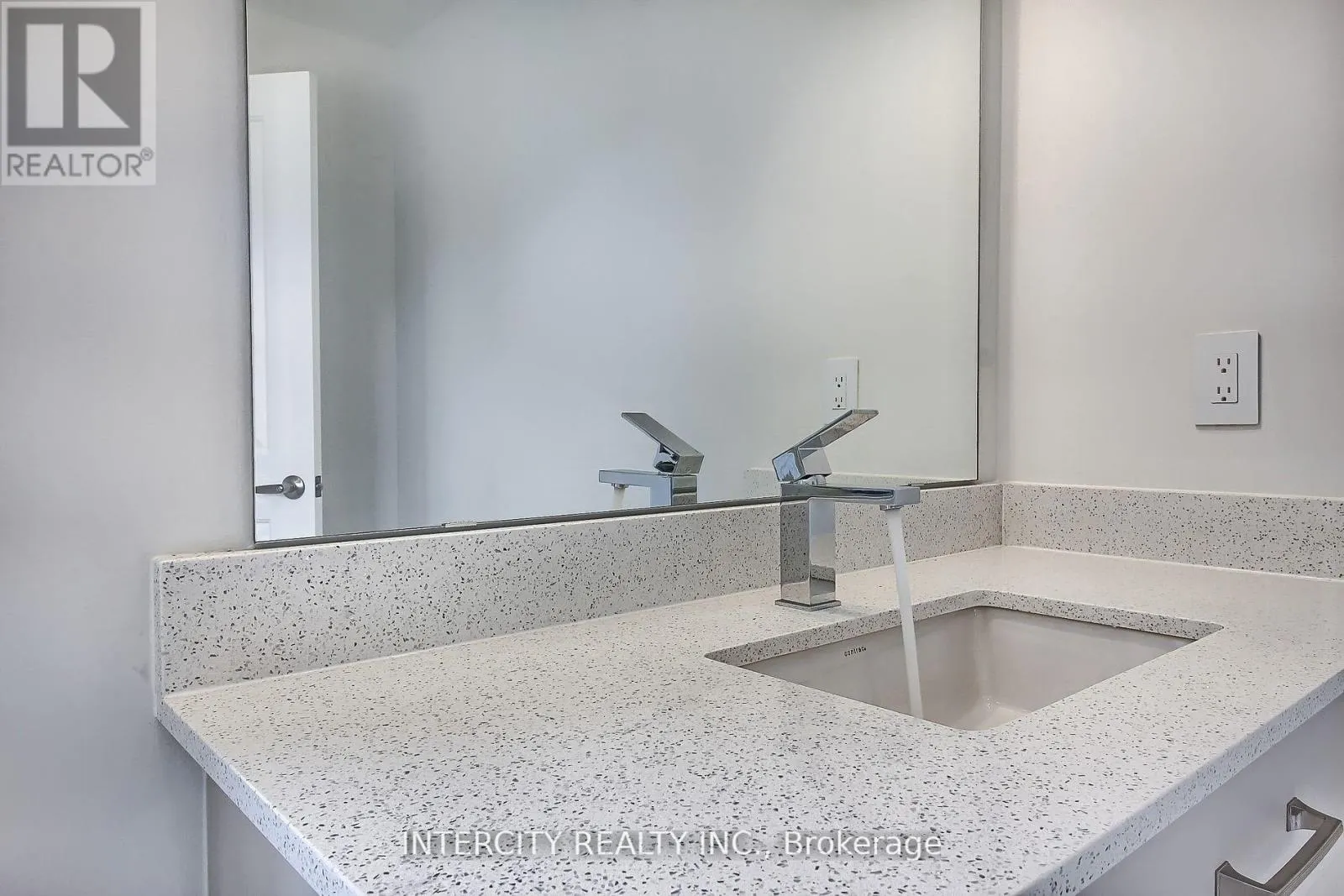 331 SEAVIEW HEIGHTS