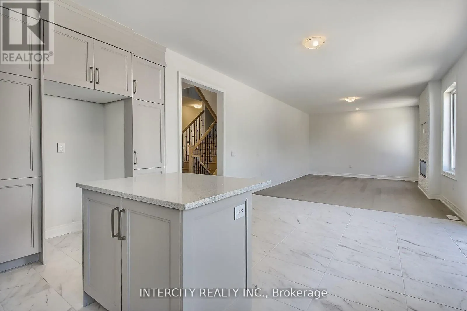331 SEAVIEW HEIGHTS