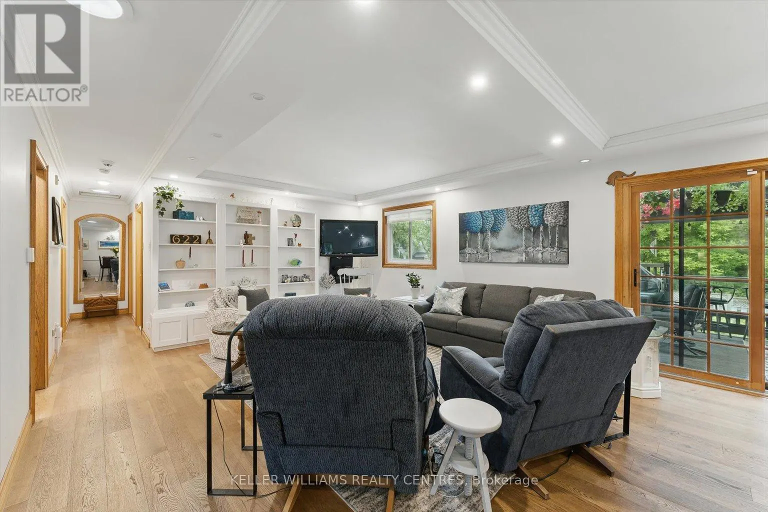 9 THOMPSON DRIVE