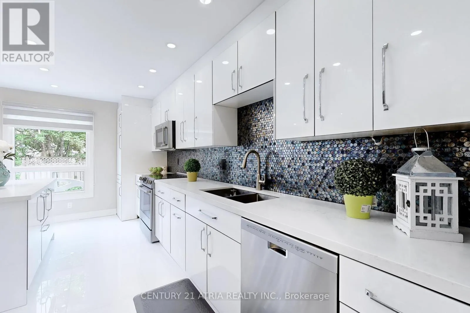 60 STEEPLEVIEW CRESCENT