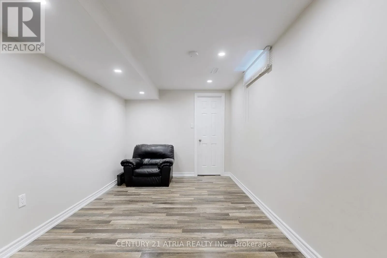 60 STEEPLEVIEW CRESCENT