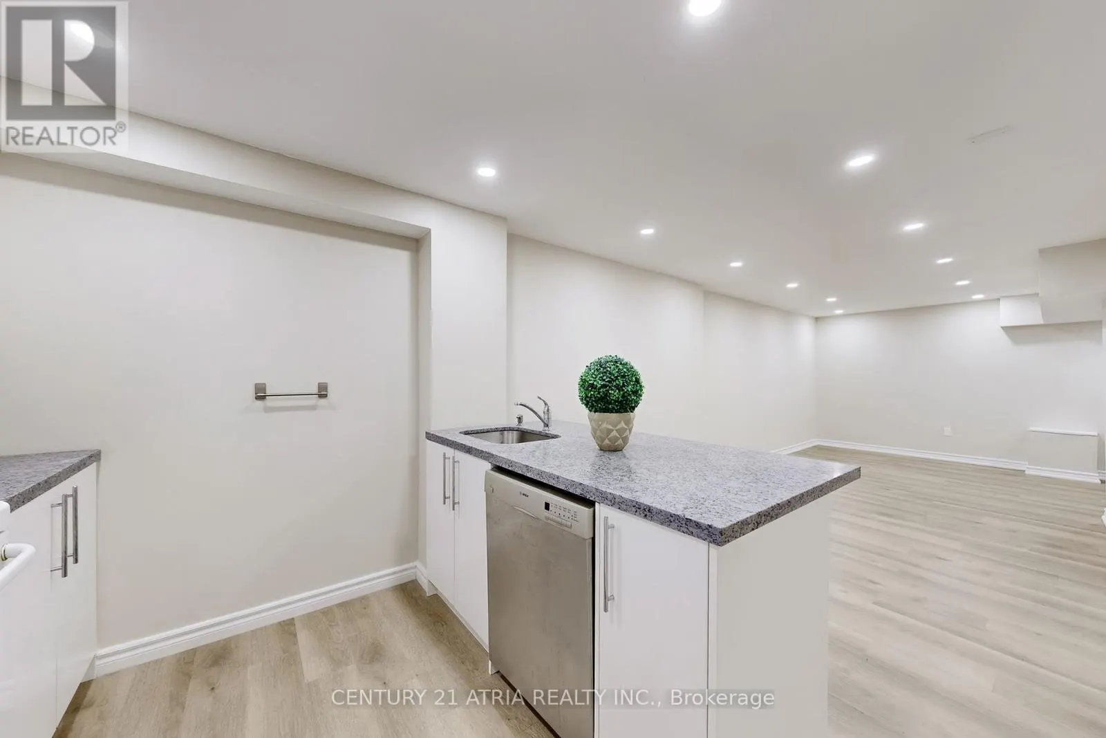 60 STEEPLEVIEW CRESCENT