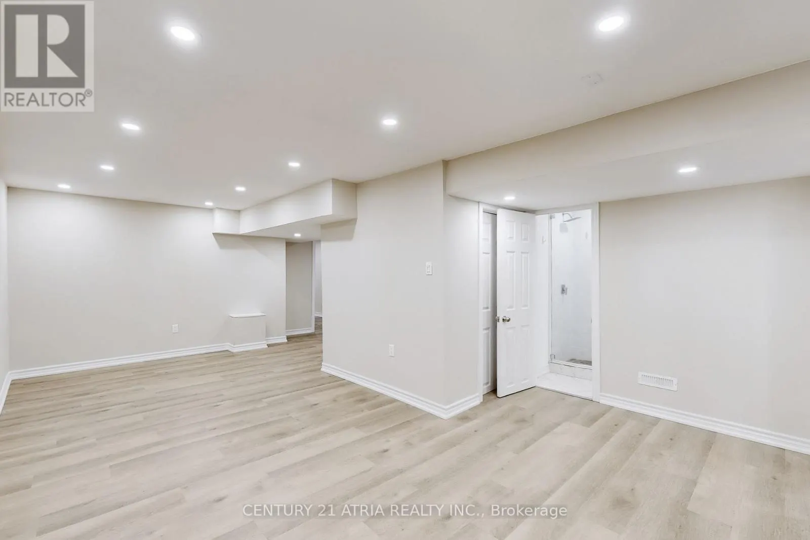 60 STEEPLEVIEW CRESCENT