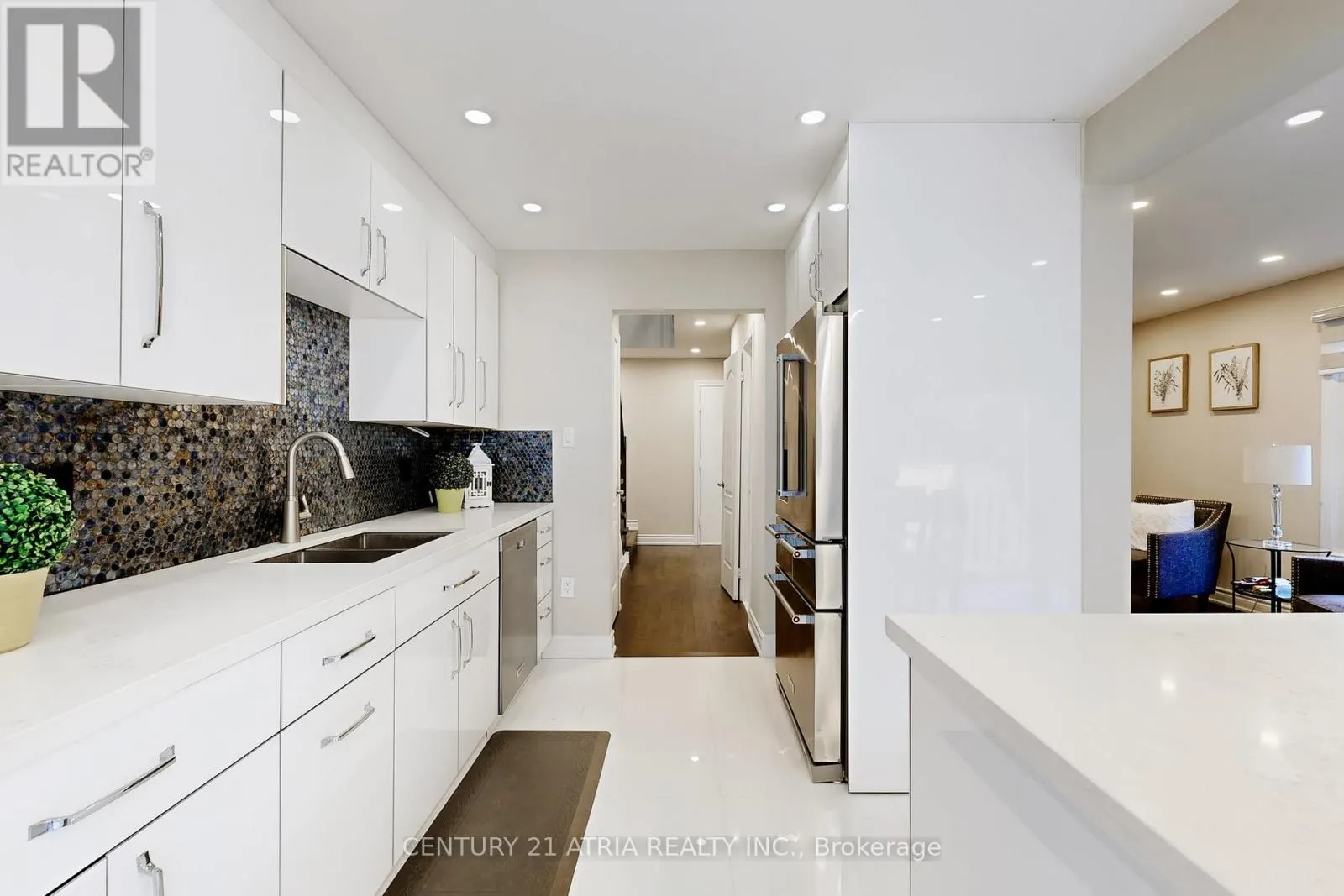 60 STEEPLEVIEW CRESCENT