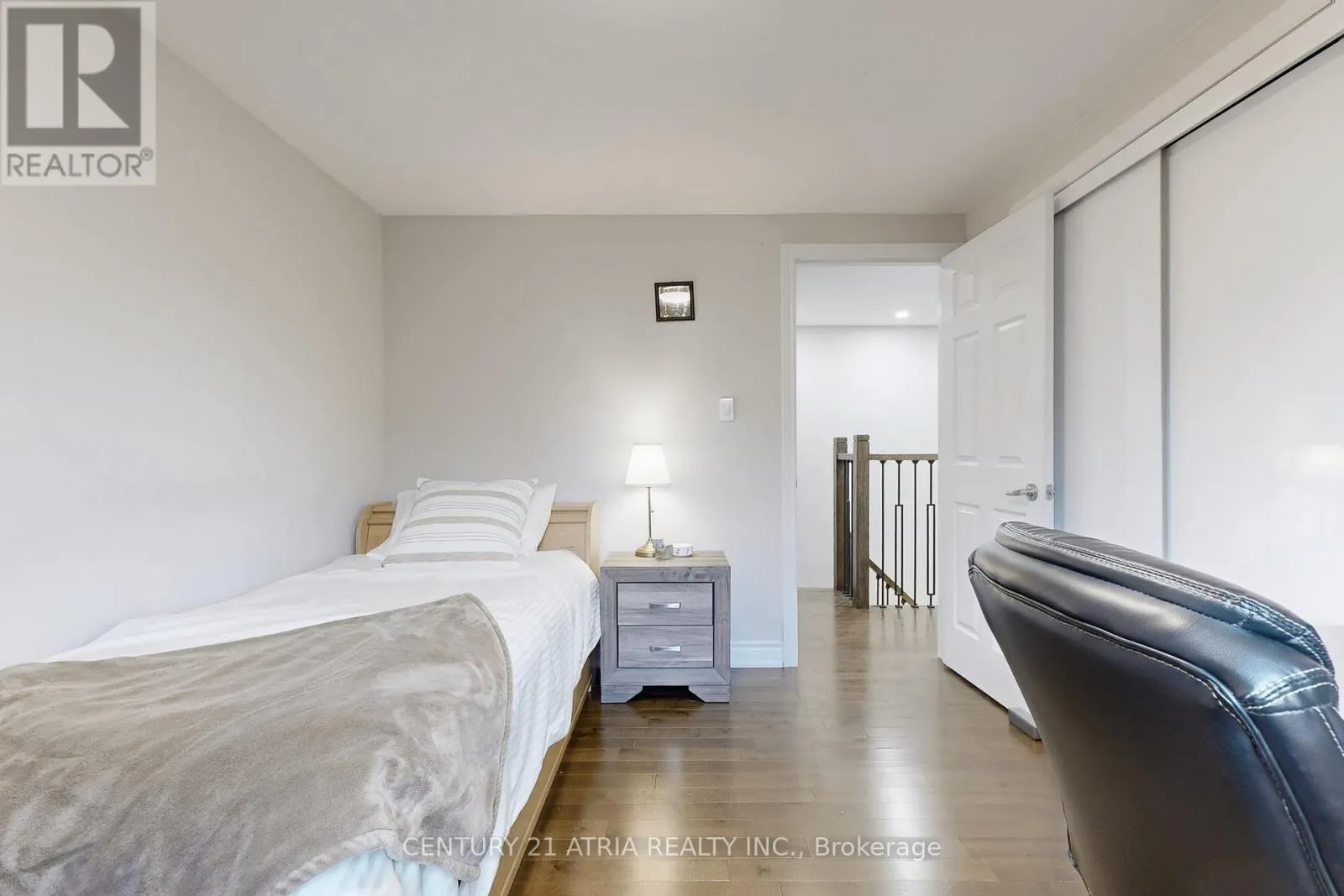 60 STEEPLEVIEW CRESCENT