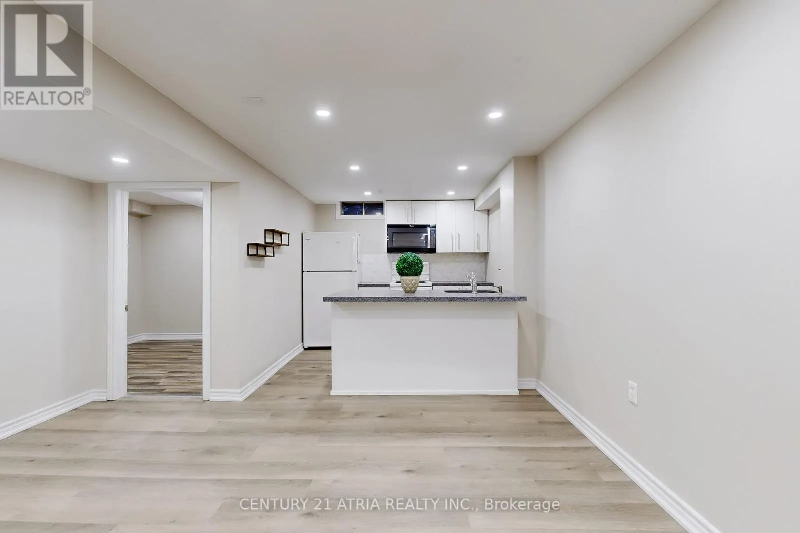 60 STEEPLEVIEW CRESCENT