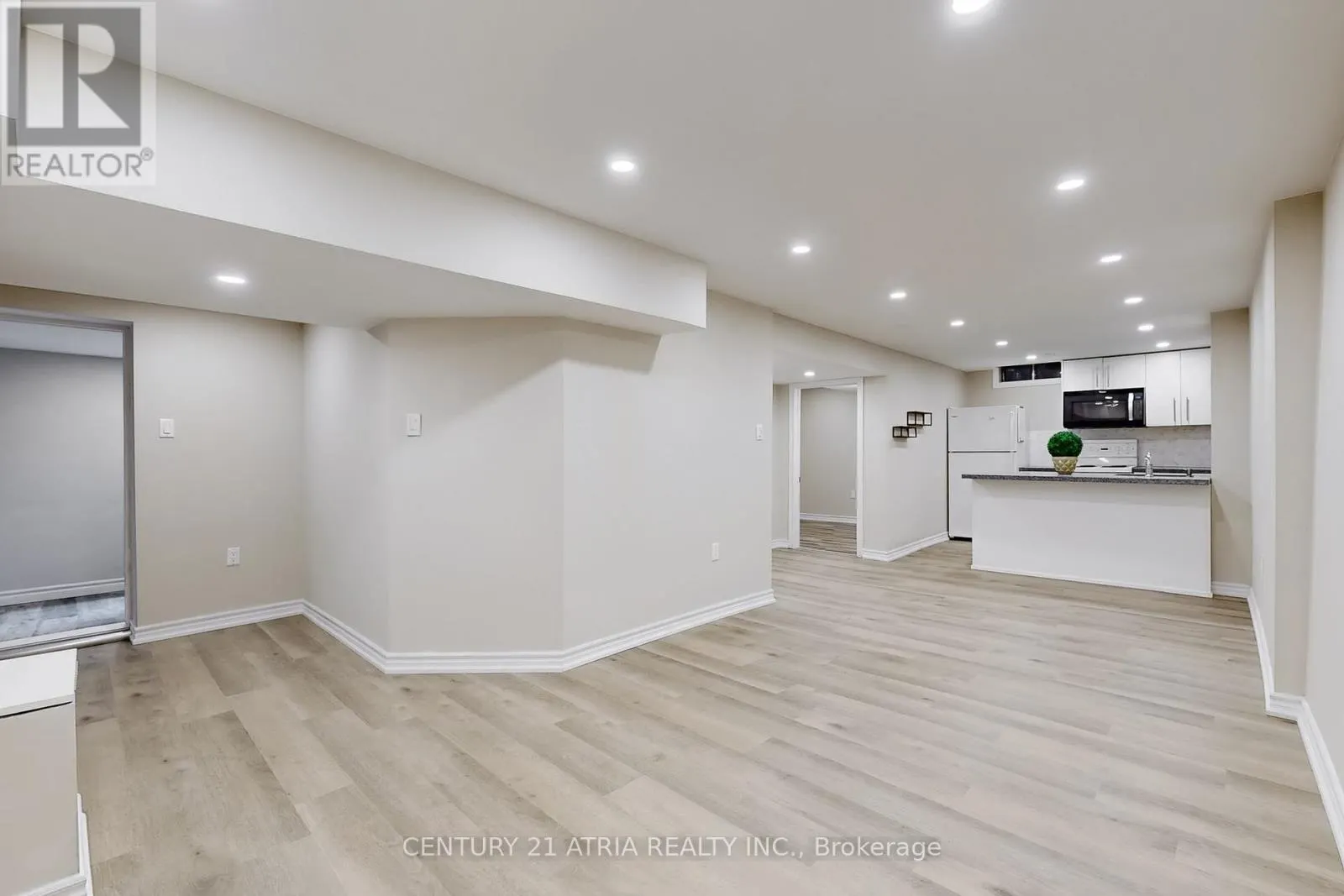 60 STEEPLEVIEW CRESCENT