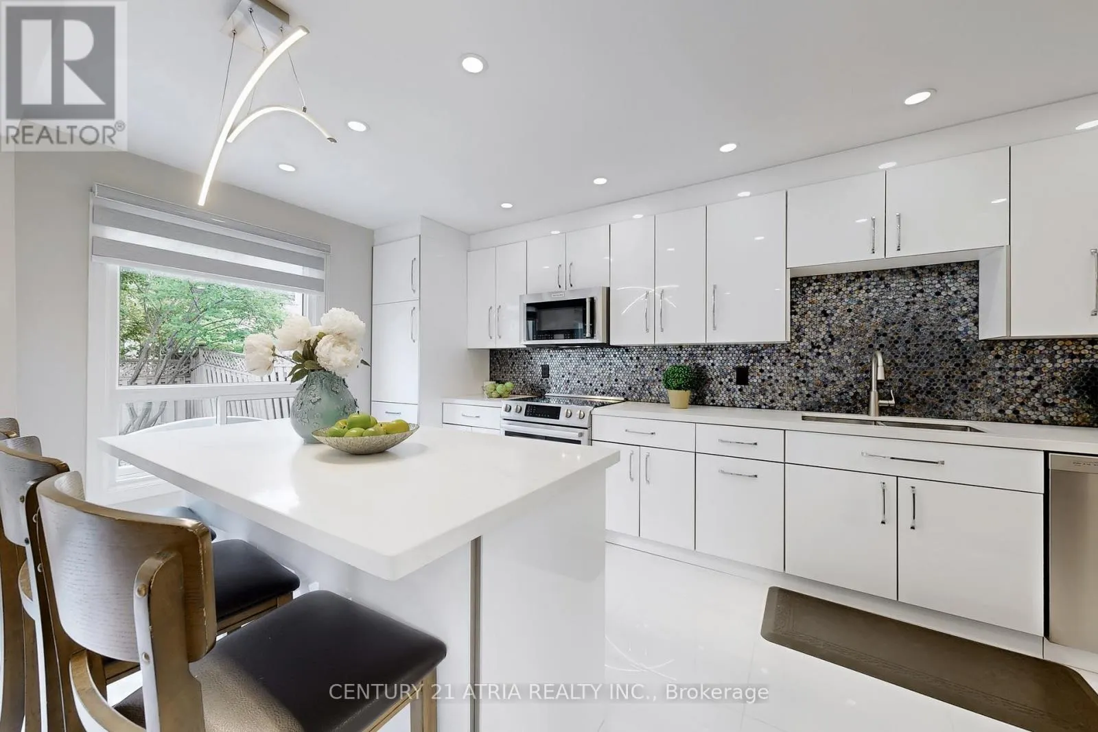 60 STEEPLEVIEW CRESCENT