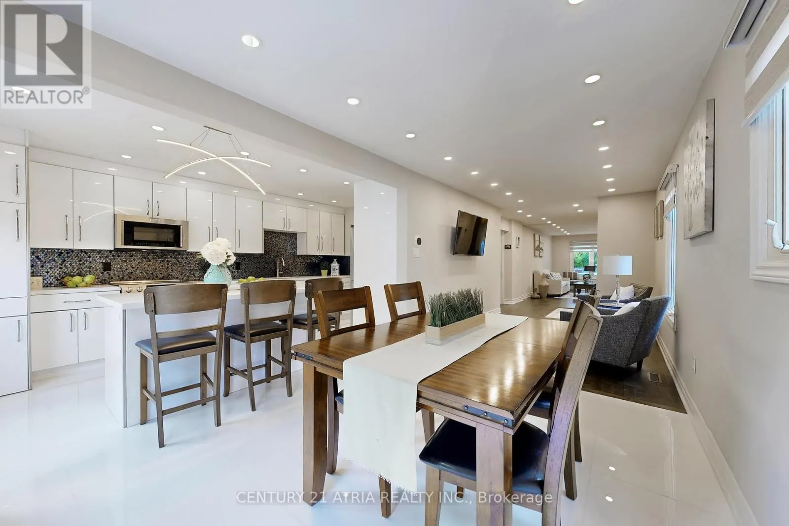 60 STEEPLEVIEW CRESCENT