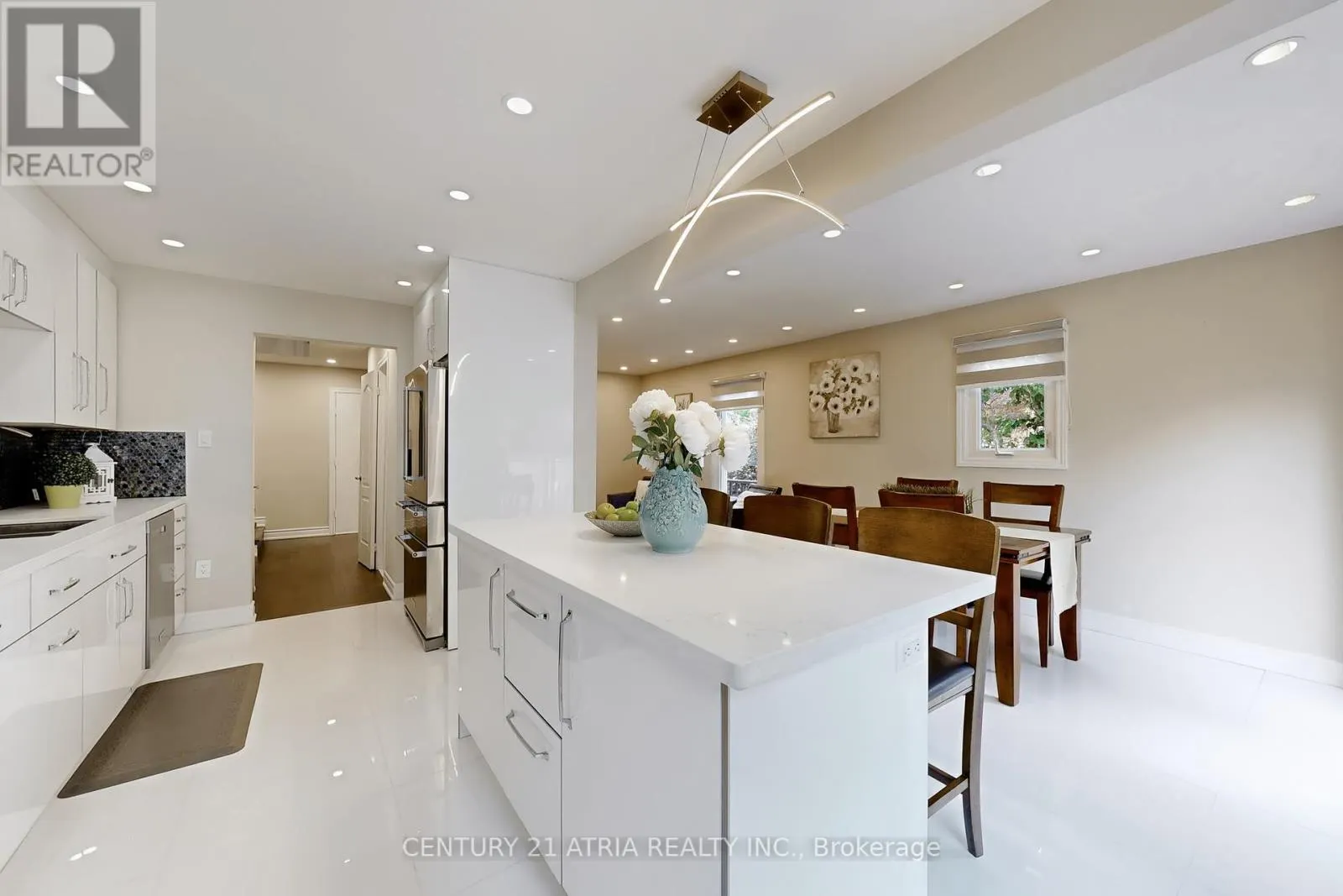60 STEEPLEVIEW CRESCENT