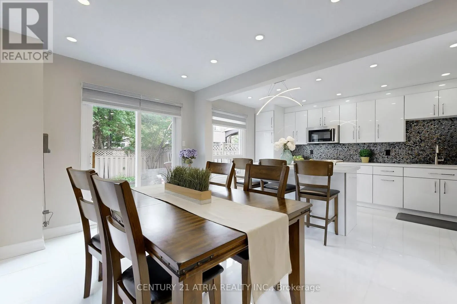 60 STEEPLEVIEW CRESCENT