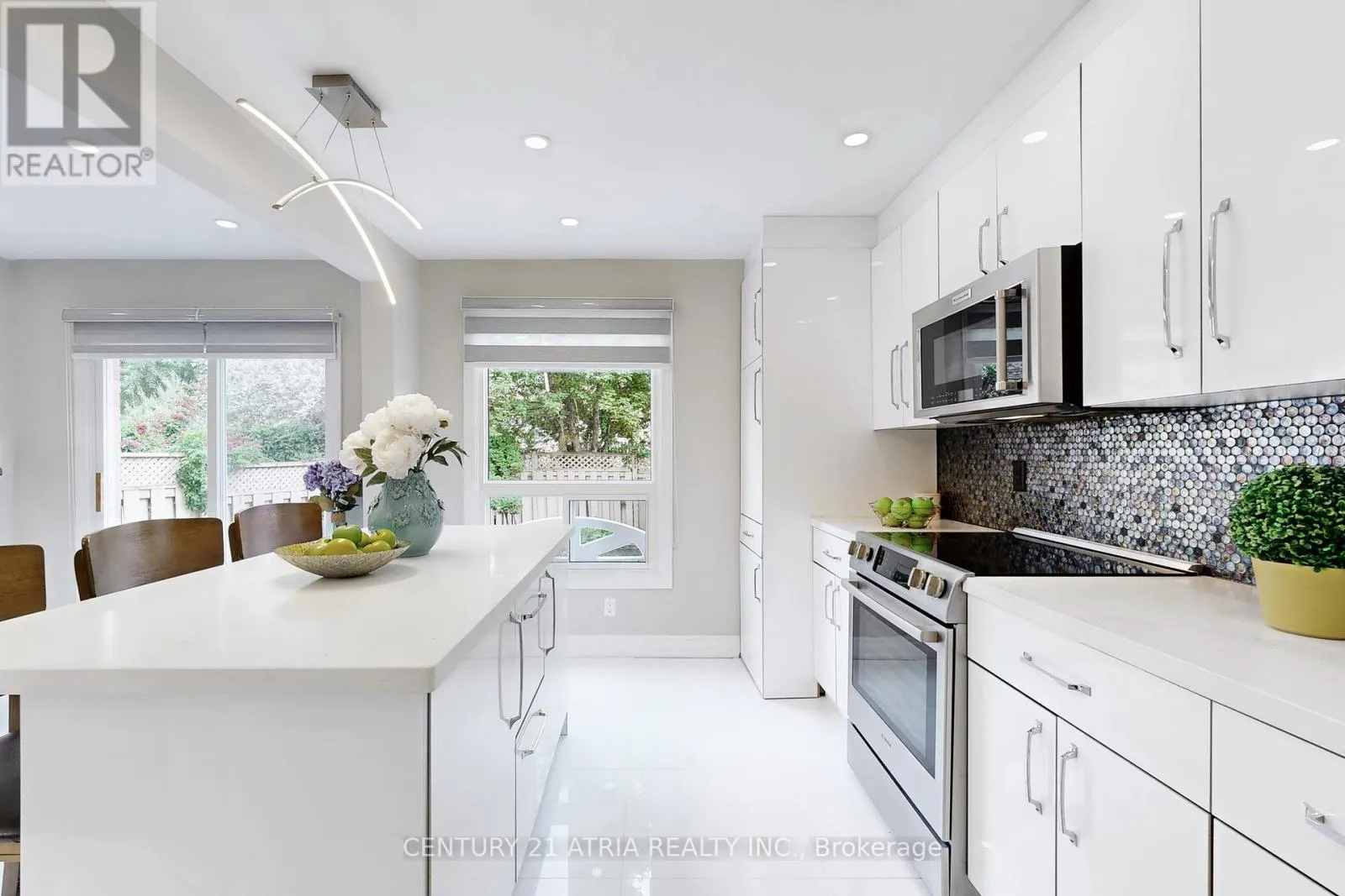 60 STEEPLEVIEW CRESCENT