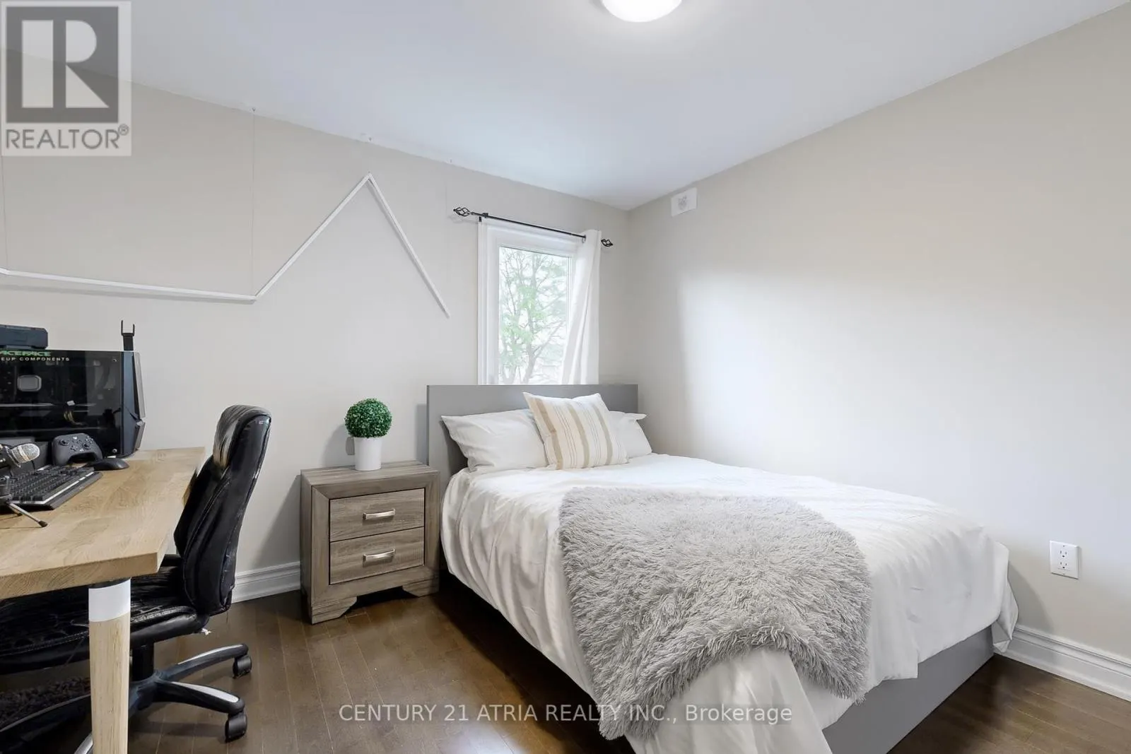 60 STEEPLEVIEW CRESCENT