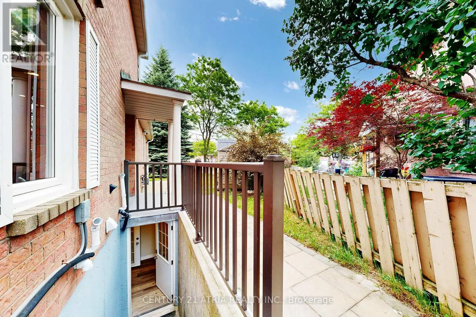 60 STEEPLEVIEW CRESCENT