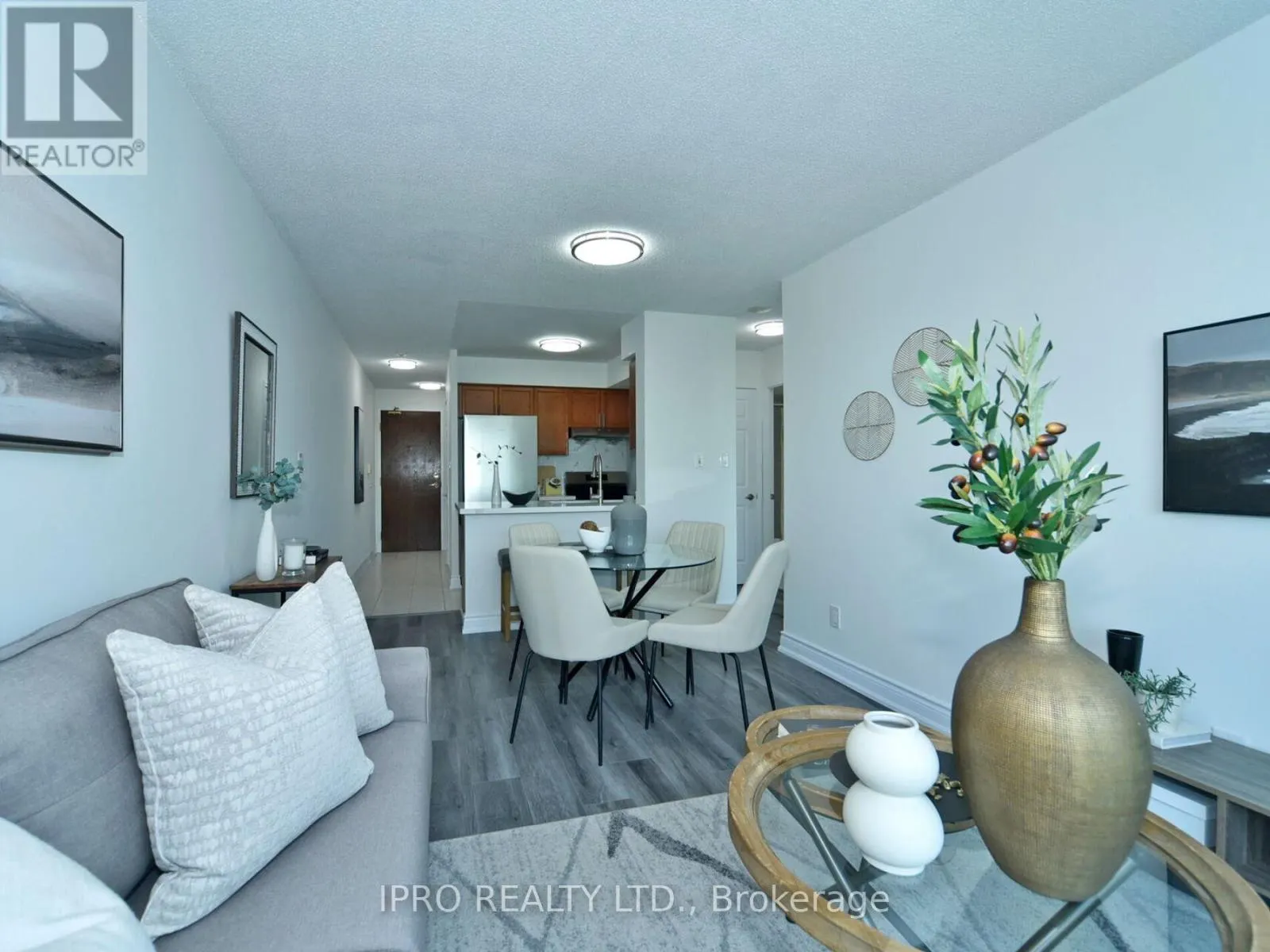 501 - 51 BAFFIN COURT