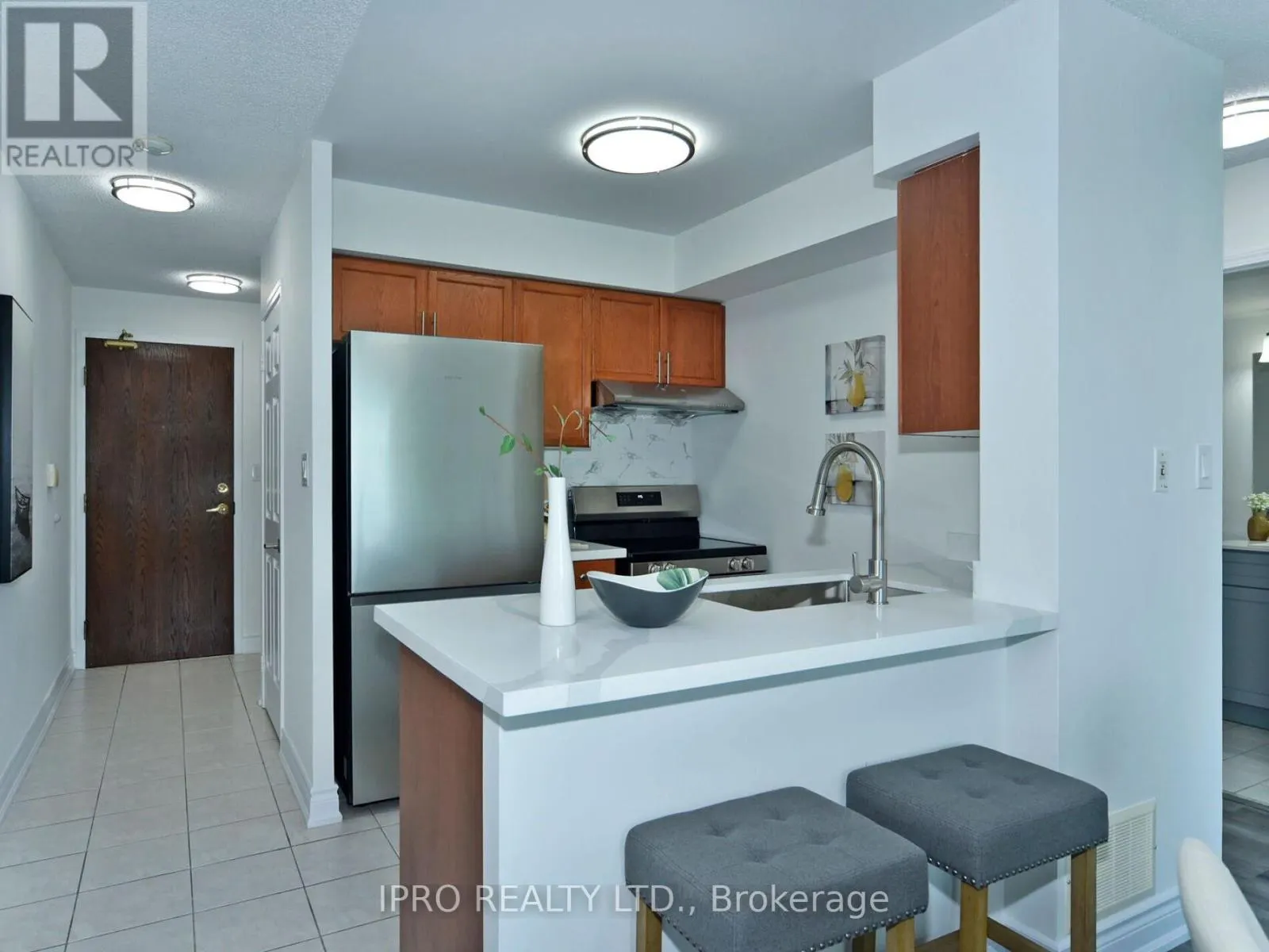 501 - 51 BAFFIN COURT