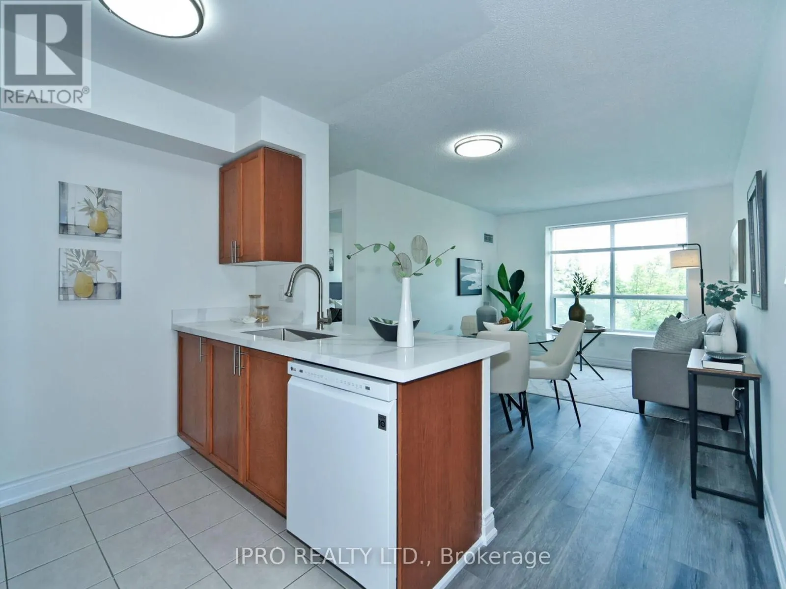 501 - 51 BAFFIN COURT