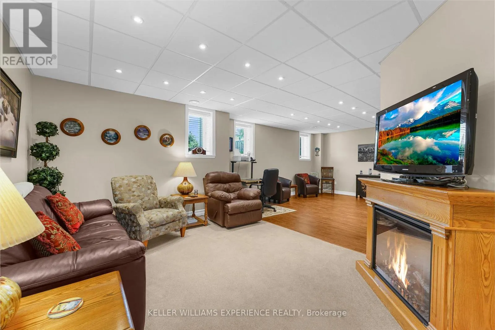 40 COLLIER CRESCENT