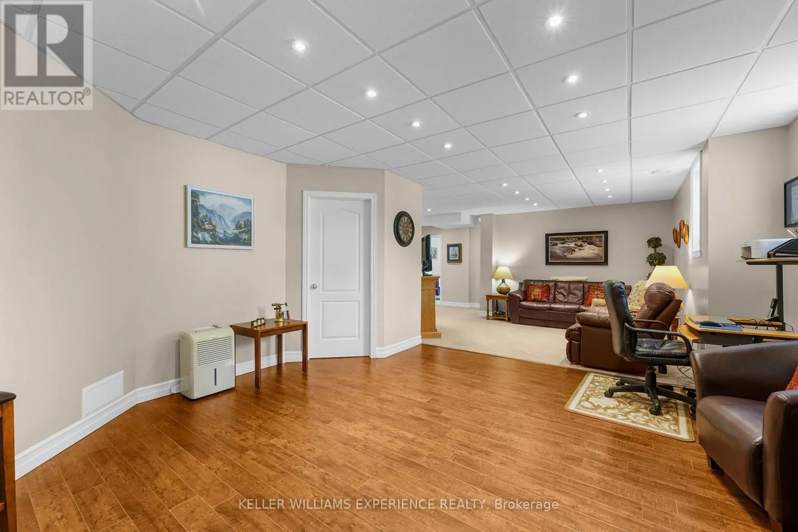 40 COLLIER CRESCENT