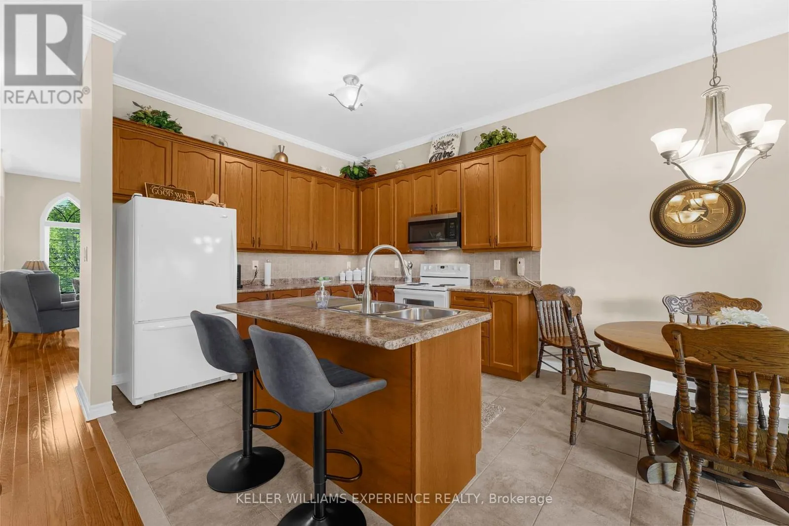 40 COLLIER CRESCENT