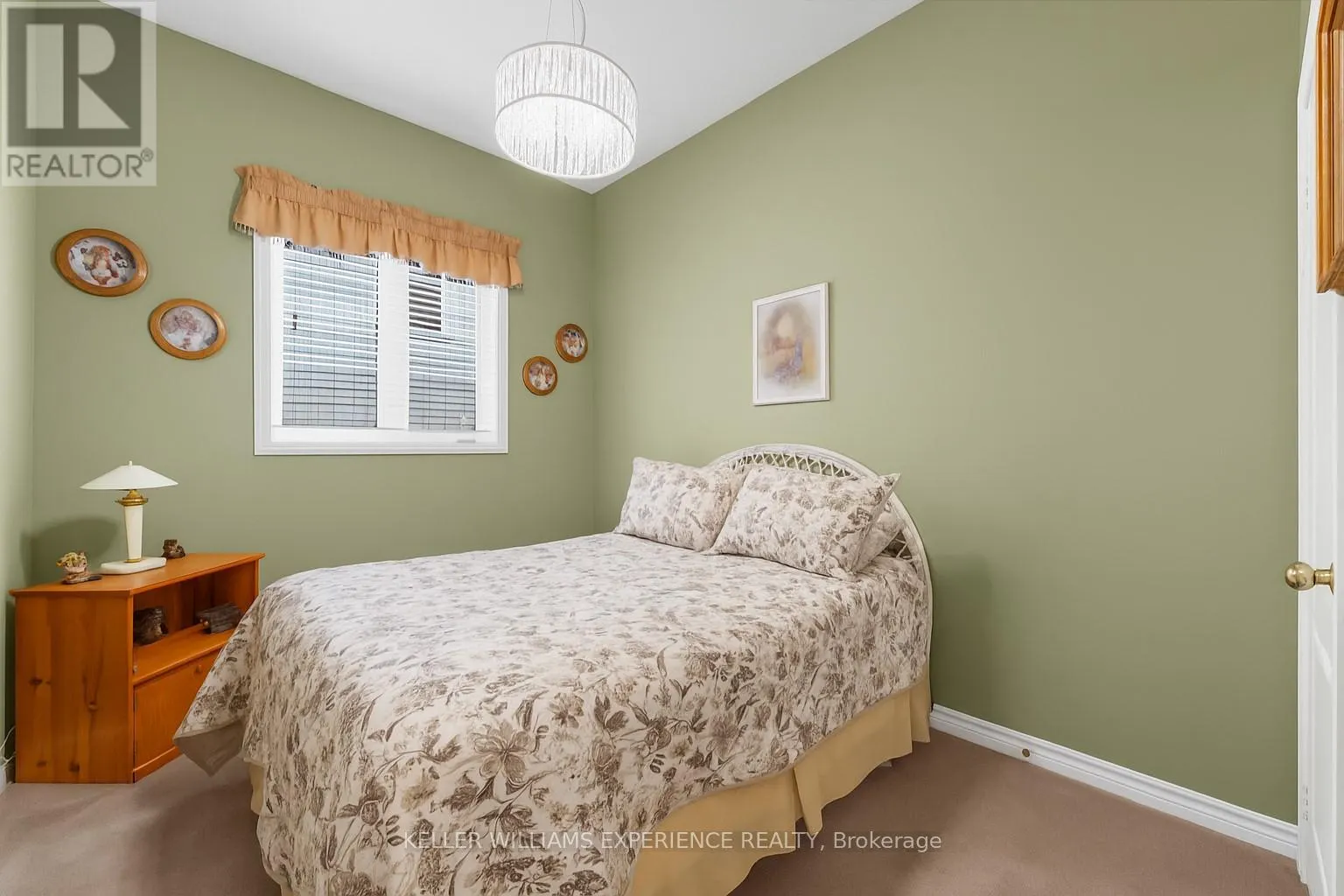 40 COLLIER CRESCENT