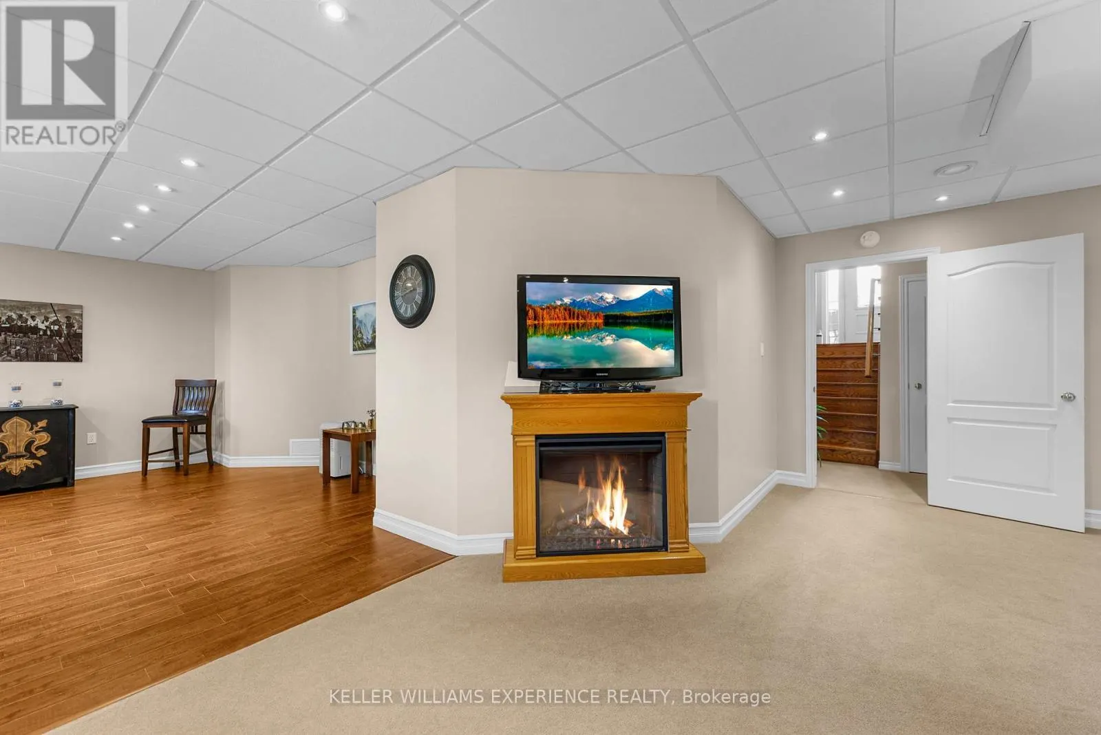 40 COLLIER CRESCENT