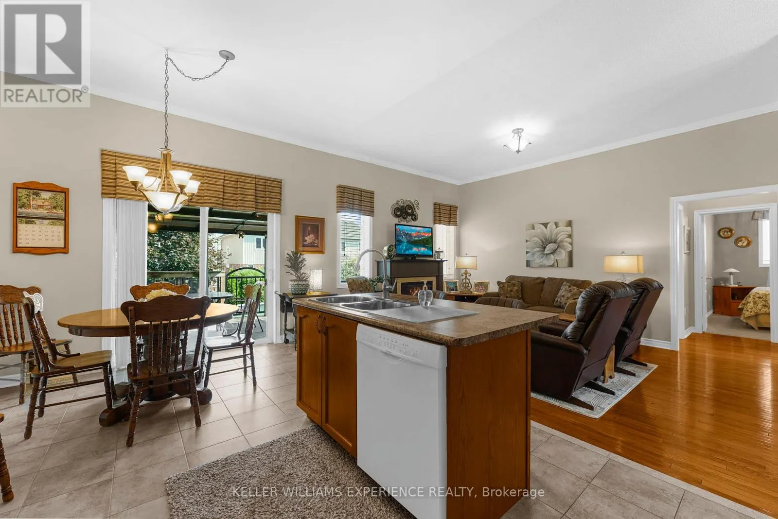 40 COLLIER CRESCENT