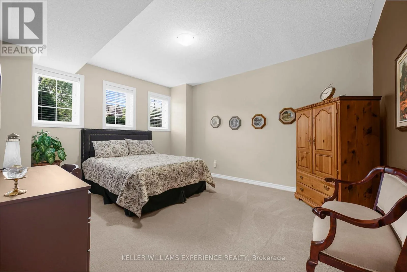 40 COLLIER CRESCENT