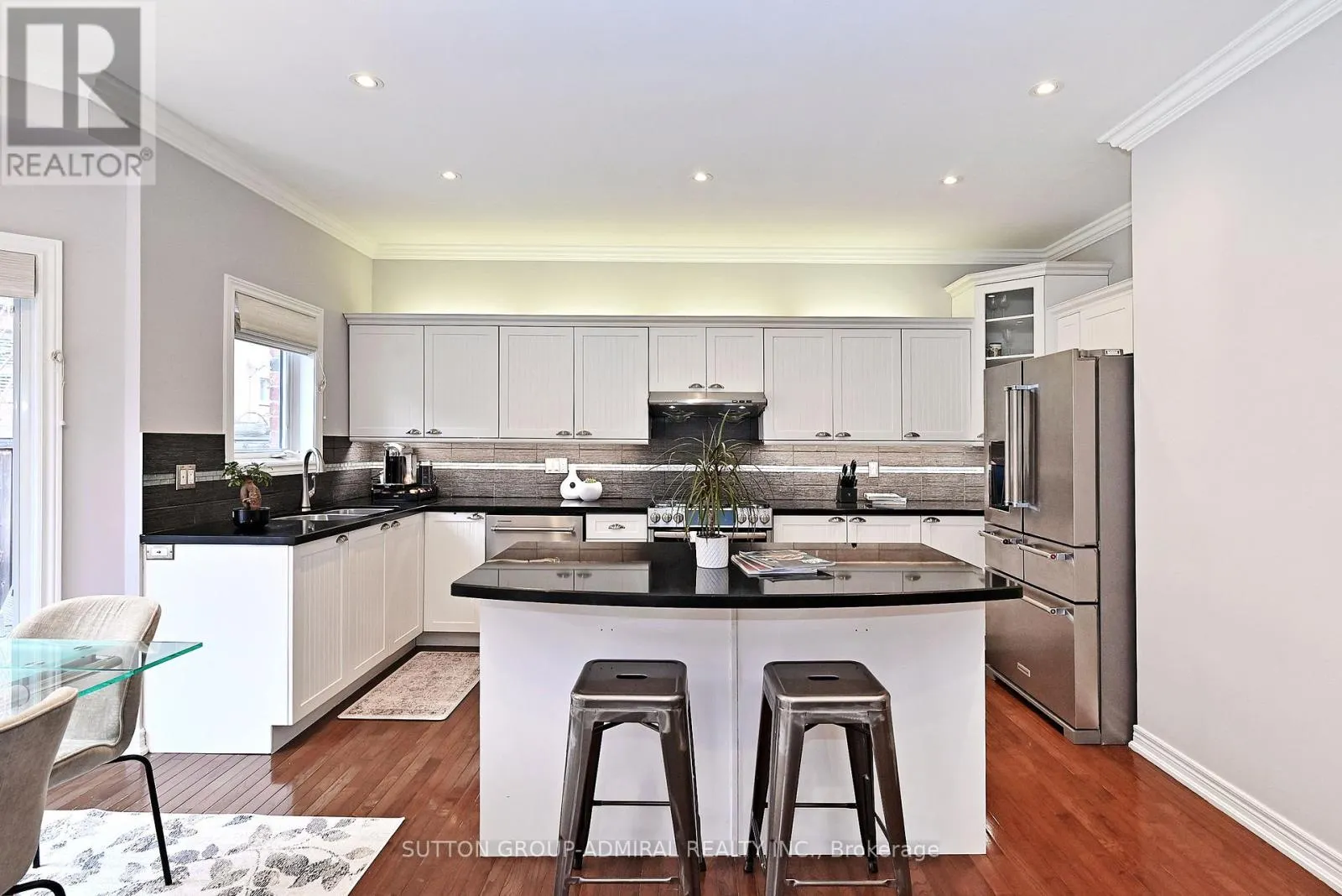 32 SEABREEZE AVENUE