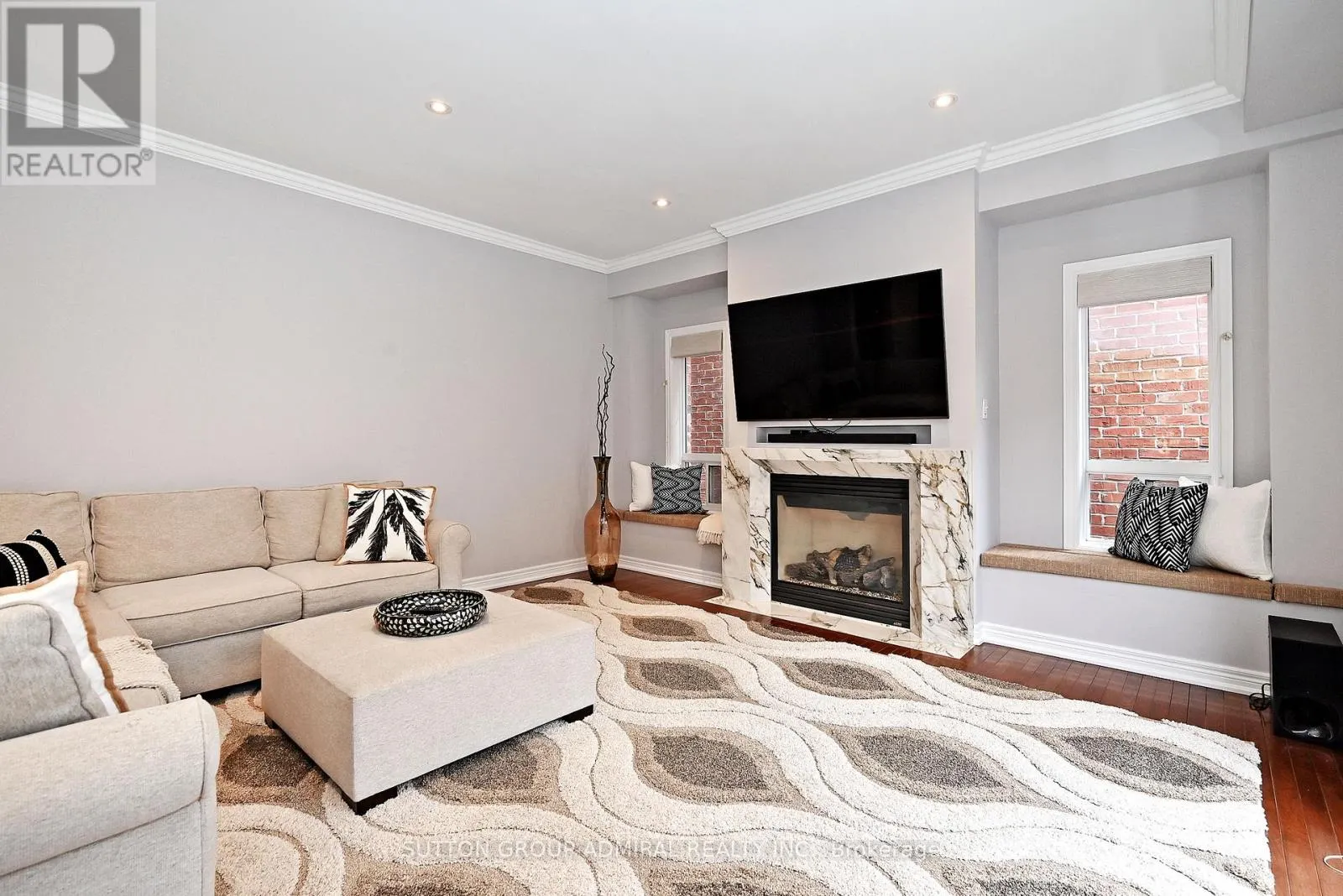 32 SEABREEZE AVENUE