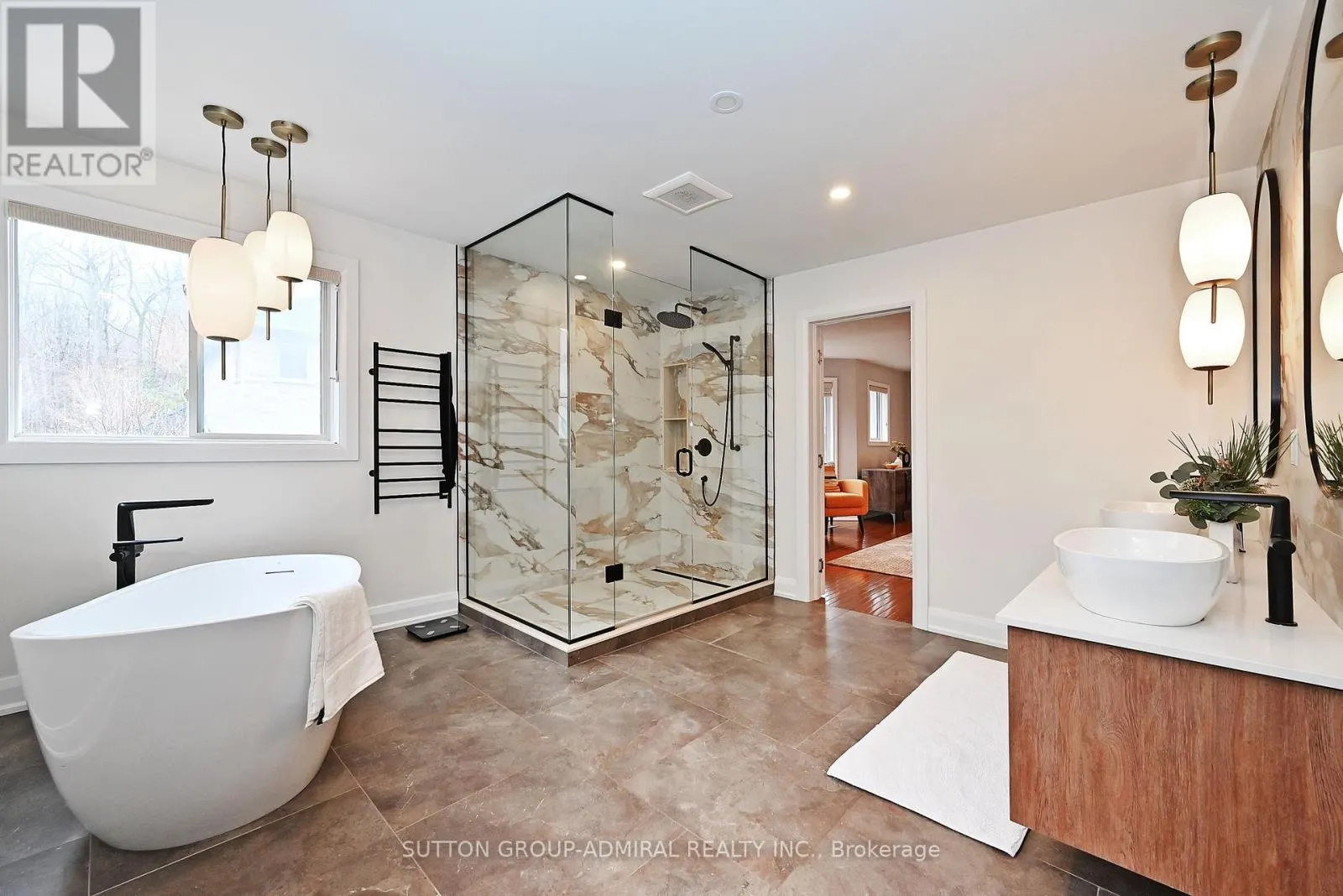 32 SEABREEZE AVENUE