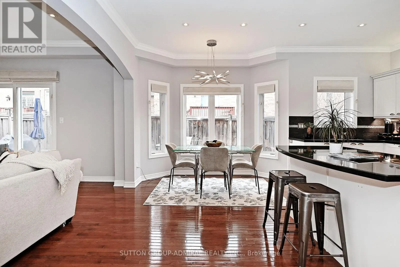32 SEABREEZE AVENUE