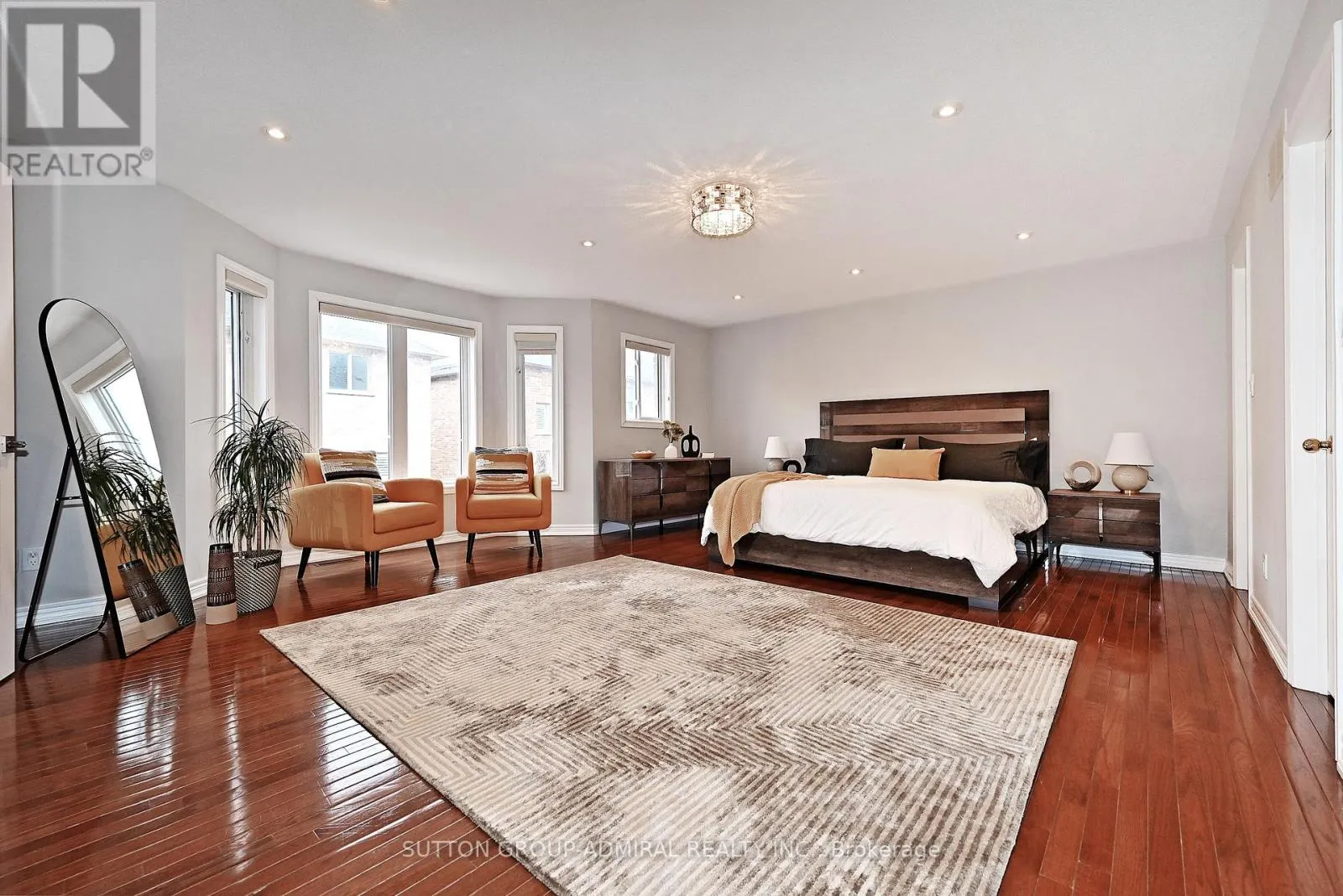 32 SEABREEZE AVENUE