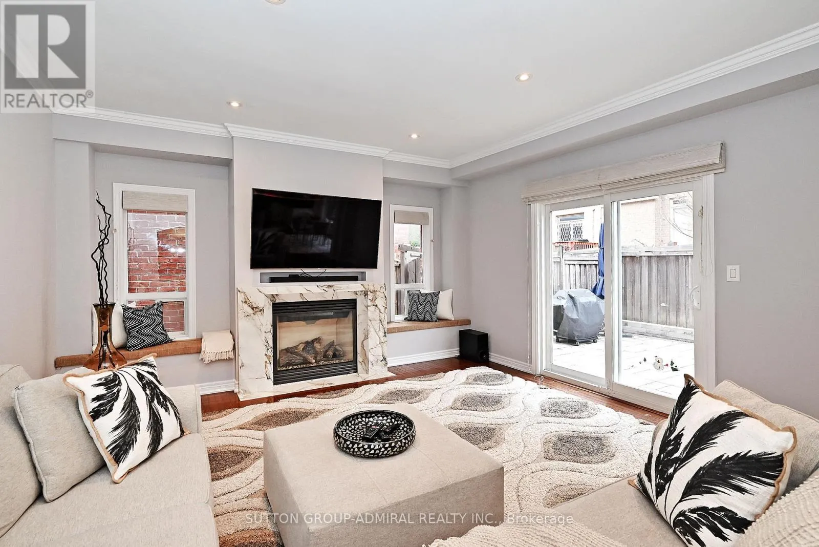 32 SEABREEZE AVENUE