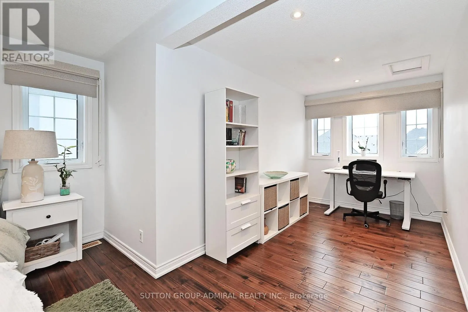 32 SEABREEZE AVENUE
