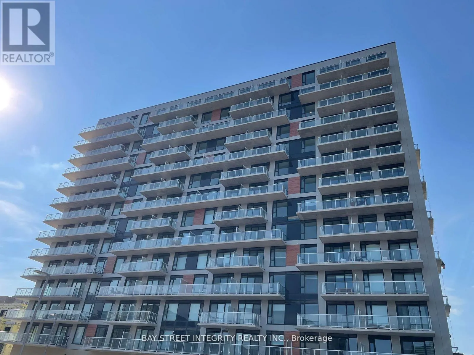 925 - 2 DAVID EYER ROAD