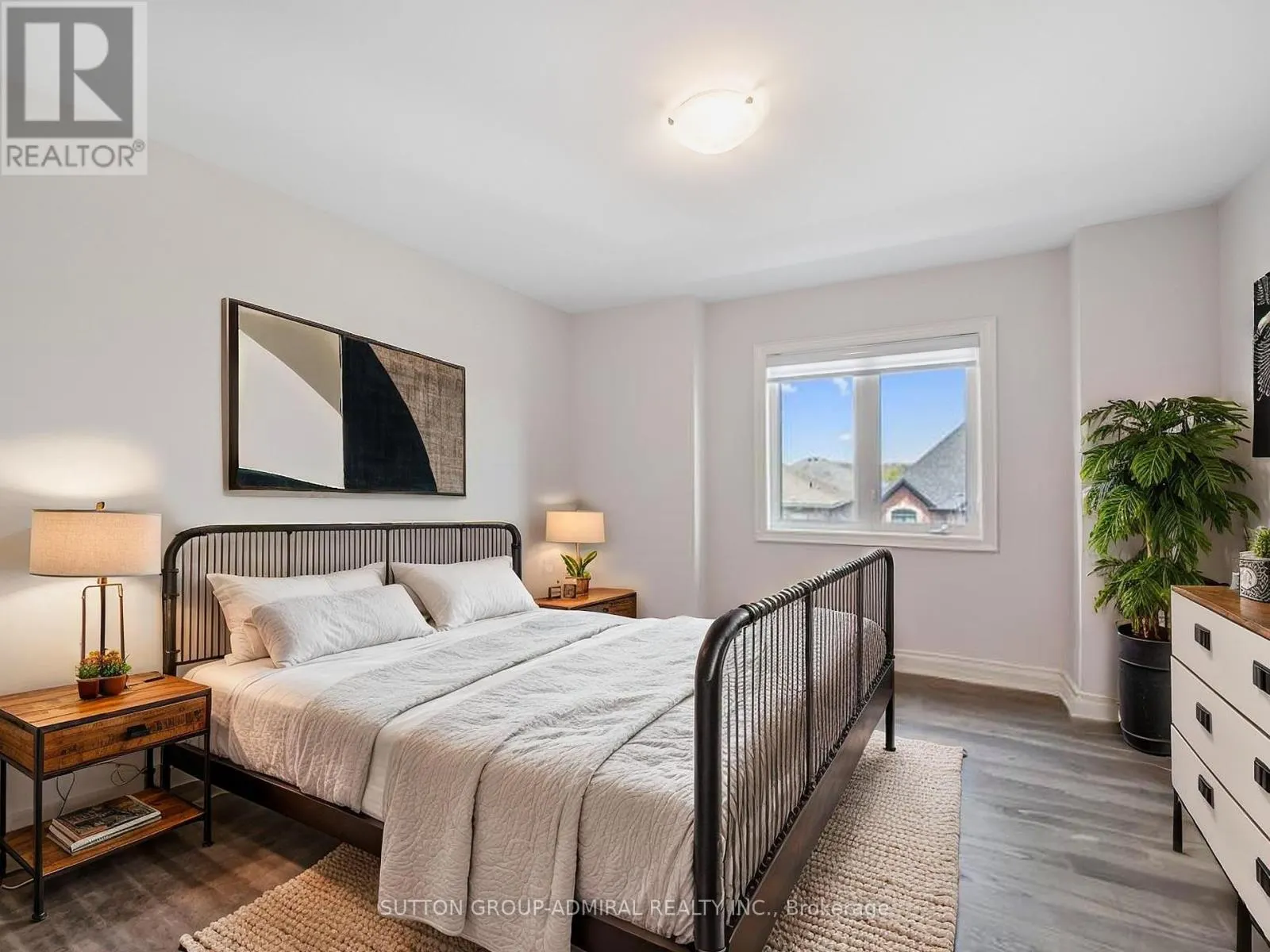 24 ALAN WILLIAMS TRAIL