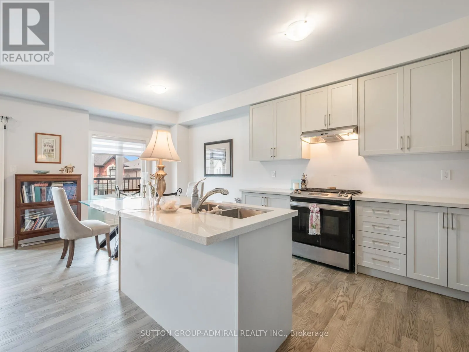 24 ALAN WILLIAMS TRAIL