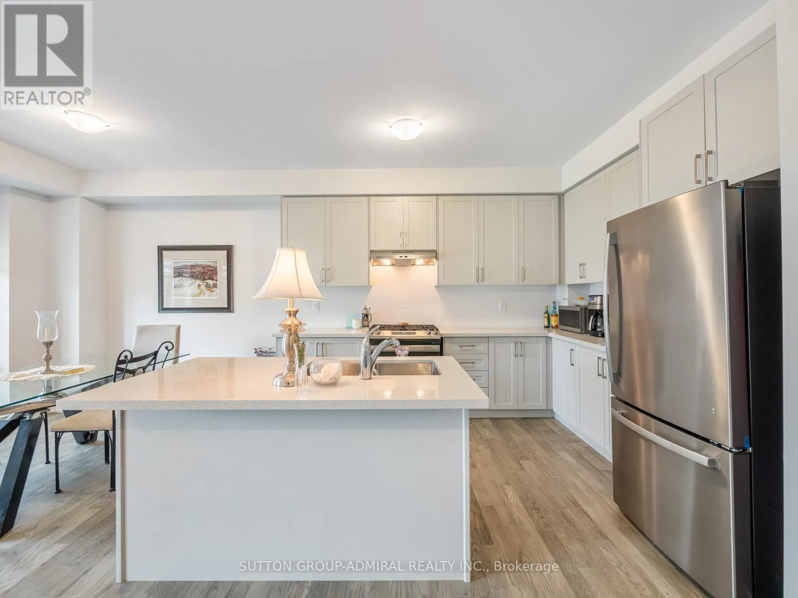 24 ALAN WILLIAMS TRAIL