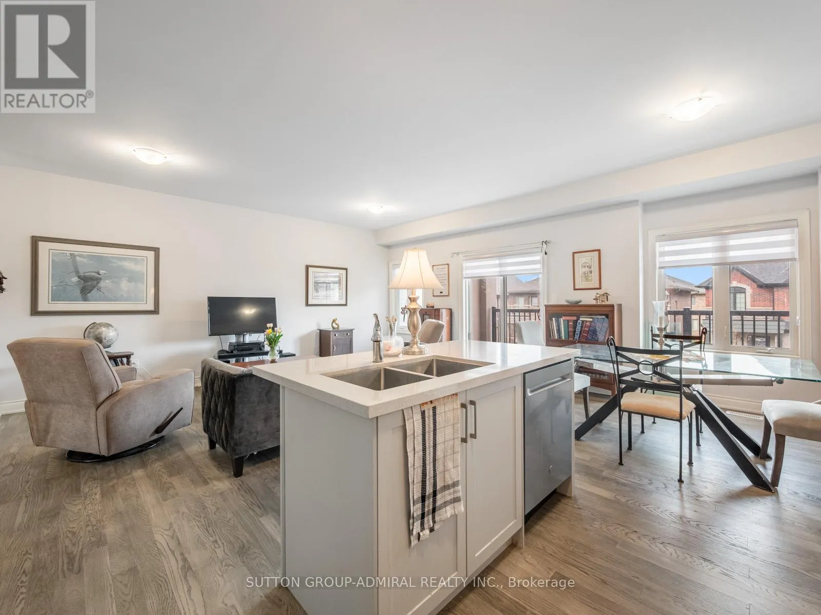 24 ALAN WILLIAMS TRAIL