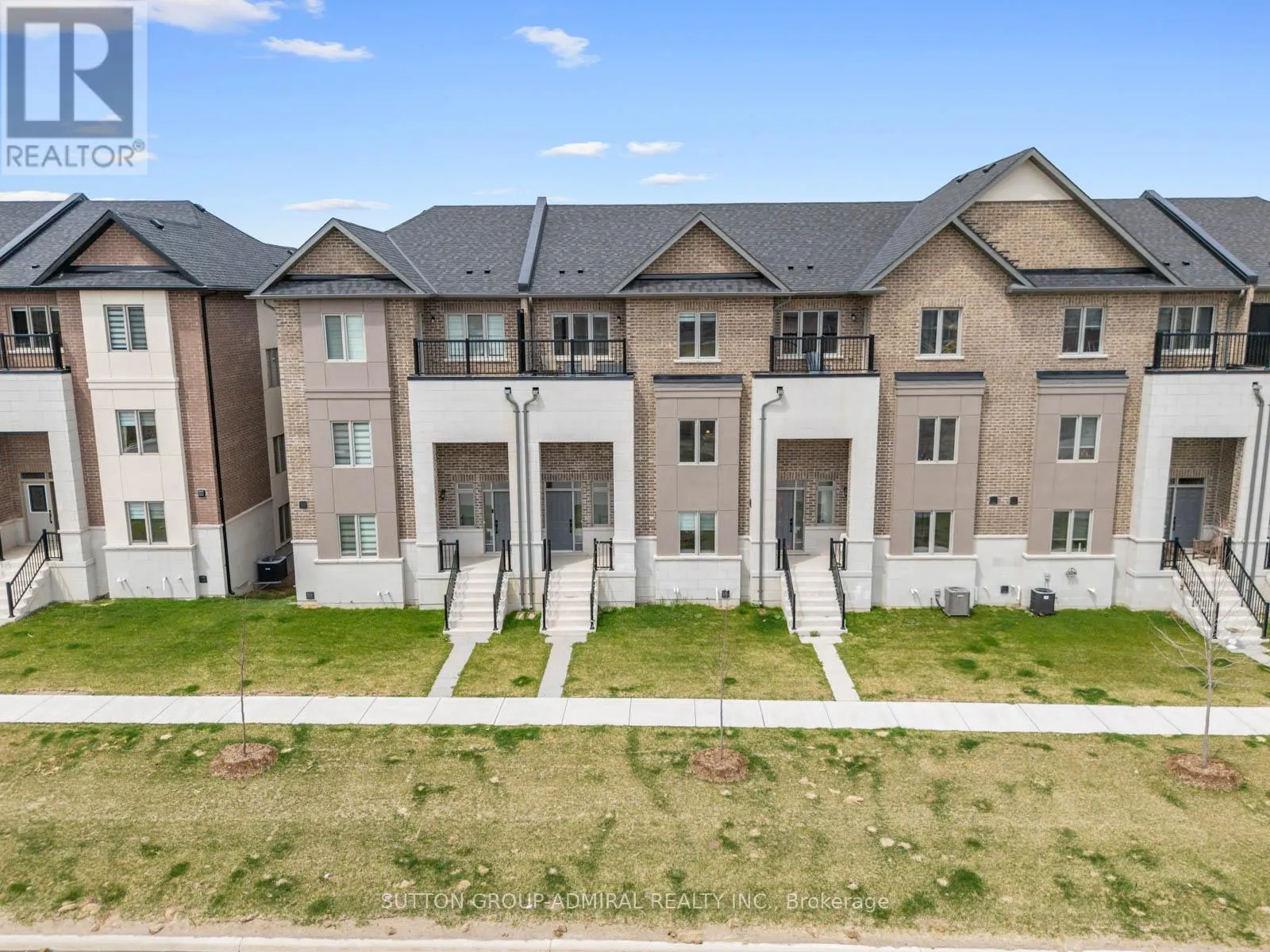 24 ALAN WILLIAMS TRAIL