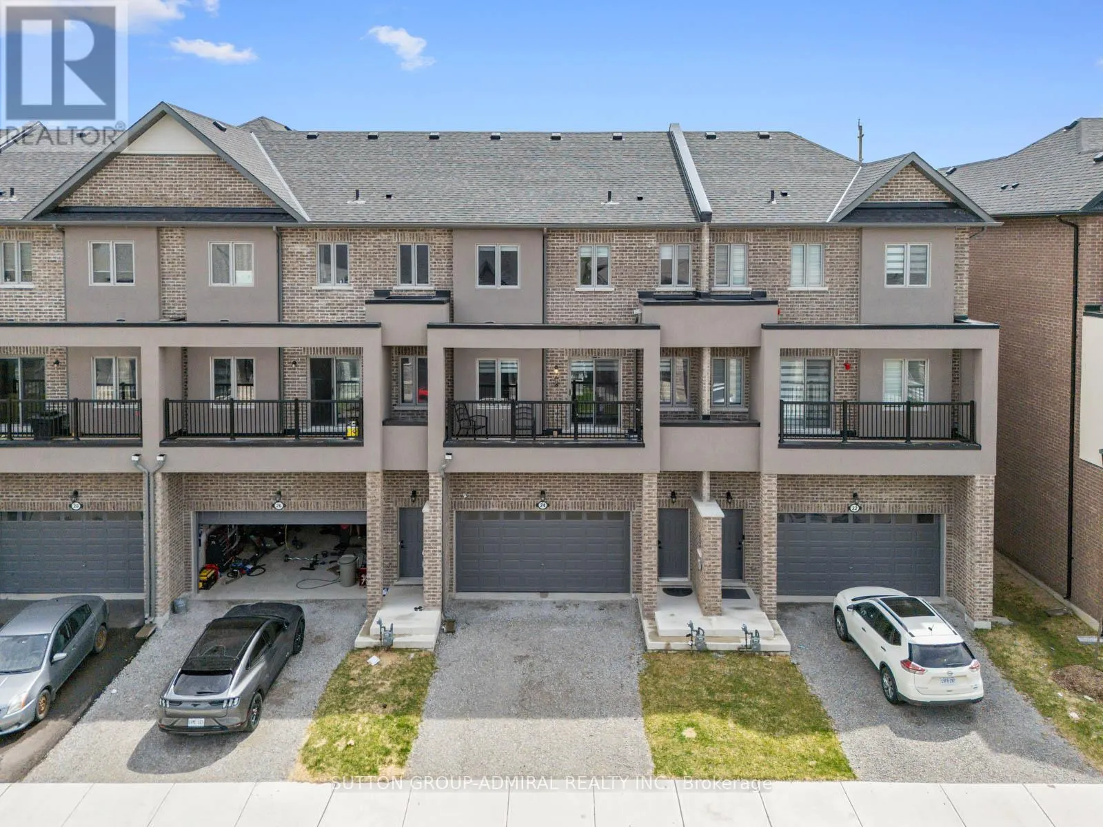 24 ALAN WILLIAMS TRAIL