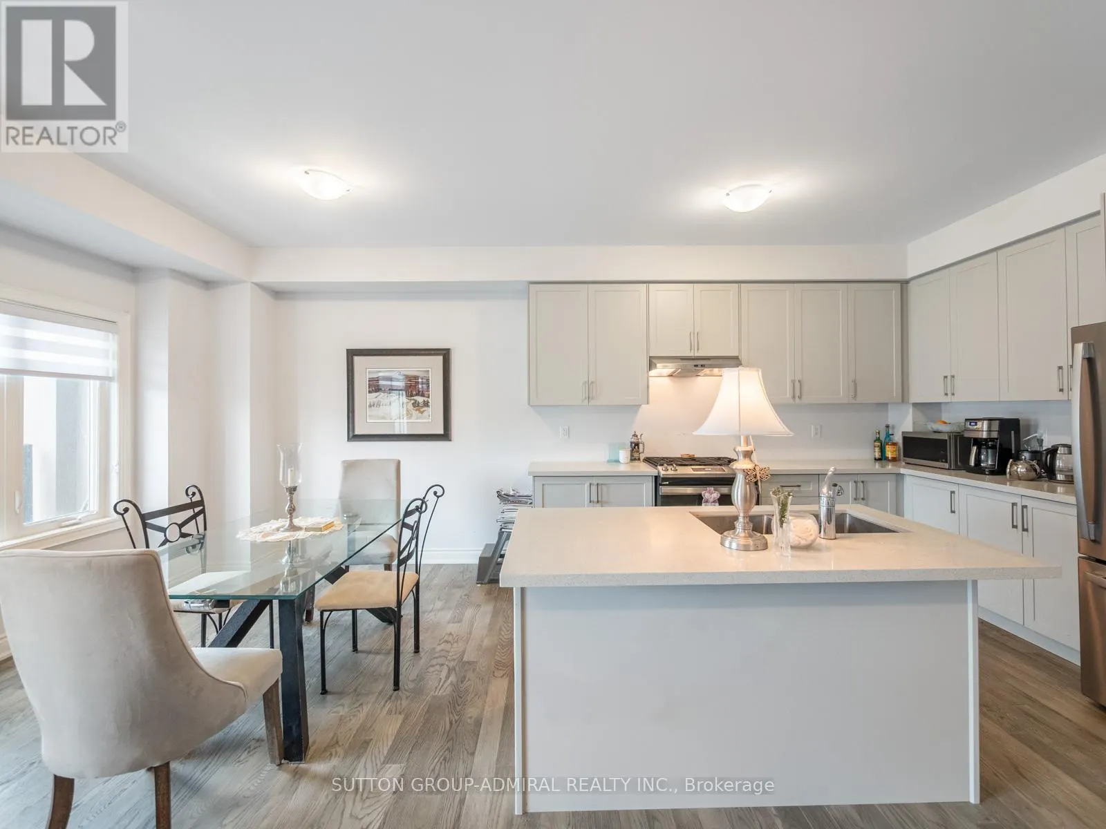 24 ALAN WILLIAMS TRAIL