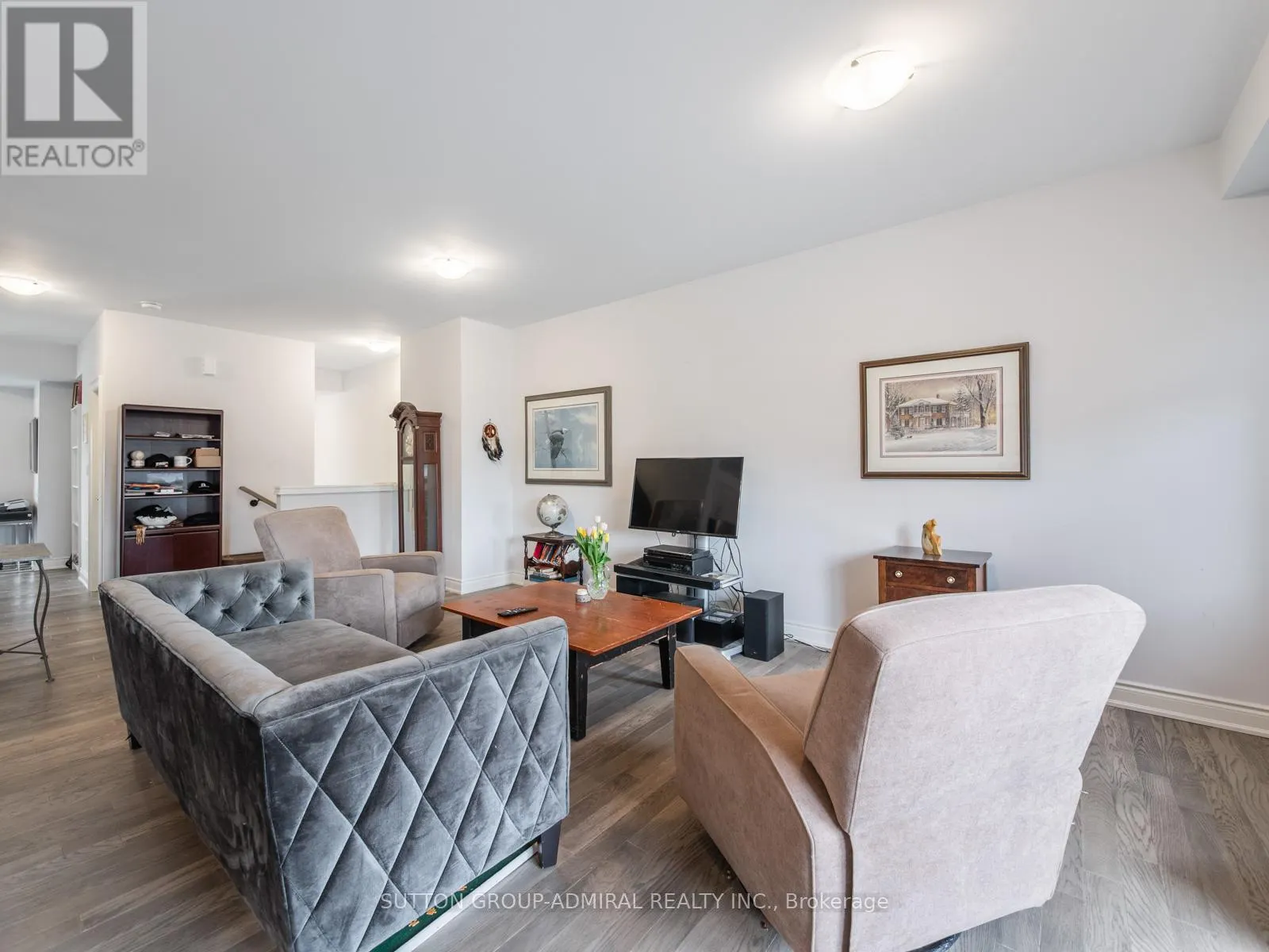 24 ALAN WILLIAMS TRAIL