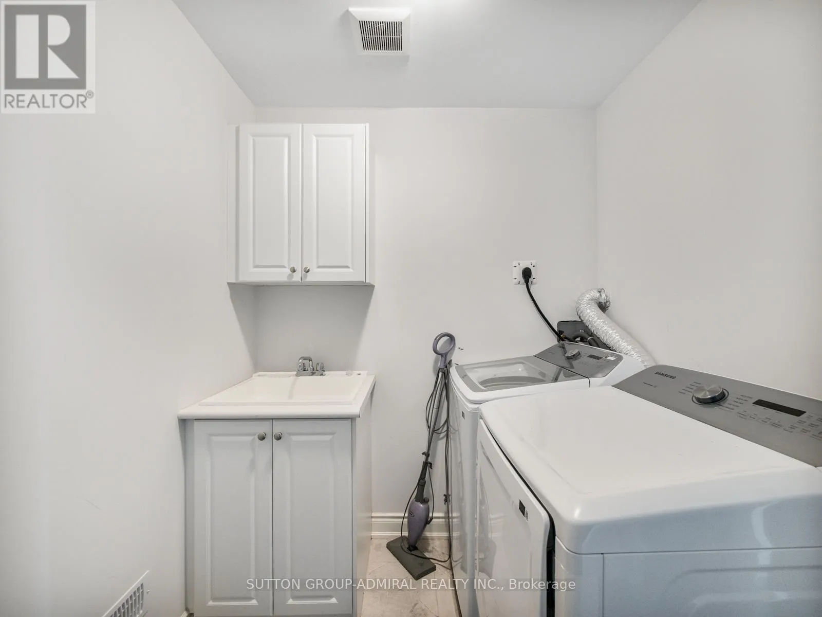 24 ALAN WILLIAMS TRAIL