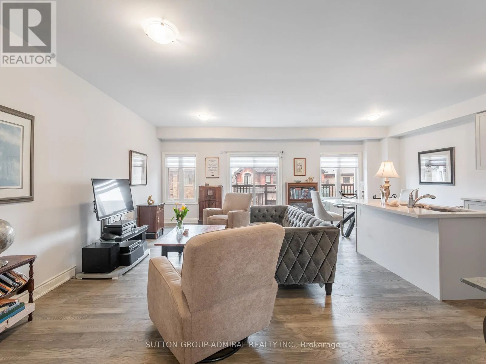 24 ALAN WILLIAMS TRAIL