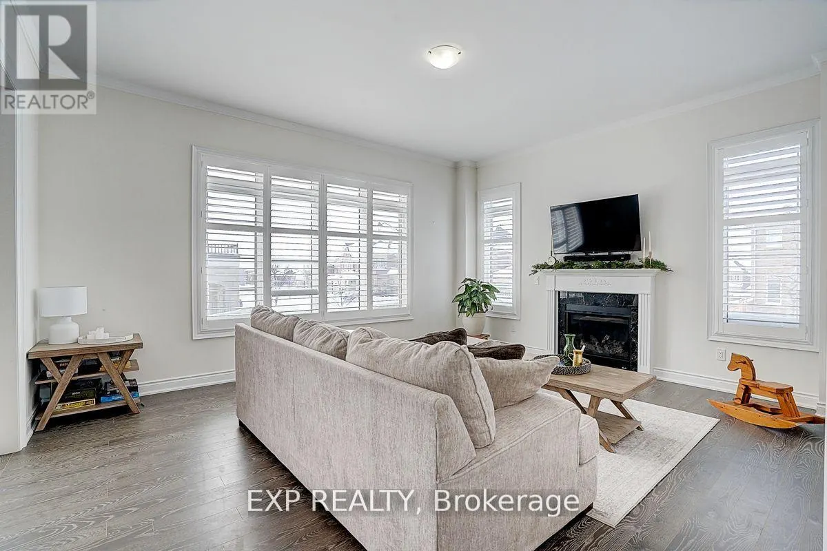 41 WALTER TUNNY CRESCENT