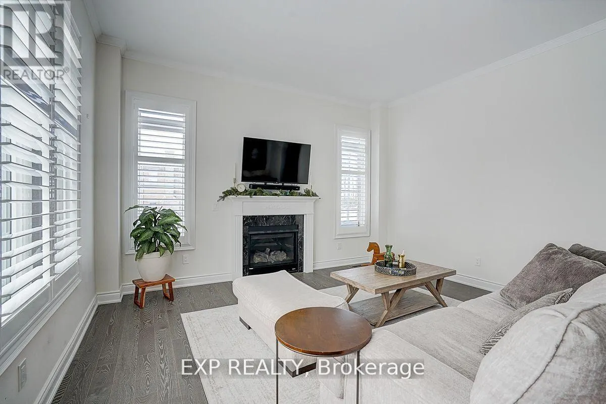 41 WALTER TUNNY CRESCENT